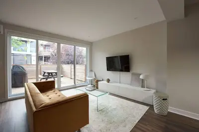 Image de Design 3-bedroom flat with private terrace in Little Italy by Denstays