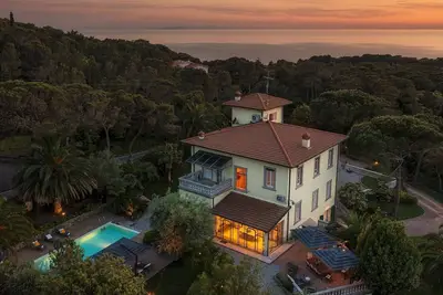 Villa Gaius 8+2, Emma Villas