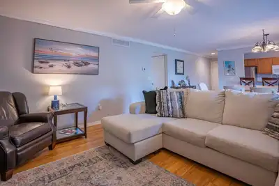 Image de Lovely 3 bedroom first floor condo on golf course