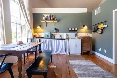 Image de The Parlour - Two Bedroom-Suite-Salle de bain privée séparée