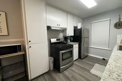 Image de Centrally Located 3/2 with large, private back yard