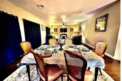 Image de 5br/3. 5ba w/2 Master Suites/Pool