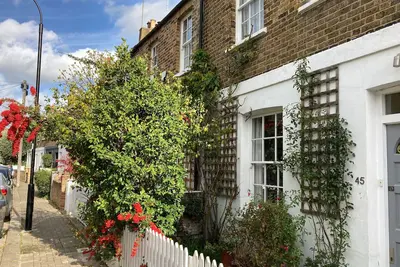 Image de A pretty cottage in West London
