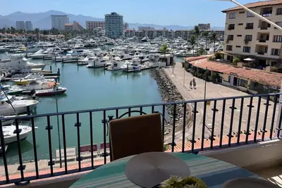Image de Beautiful condo overlooking Marina Vallarta just 5 min from Airport