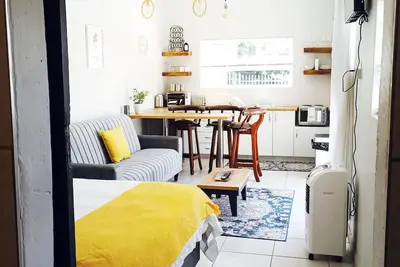 Image de Quaint self-catering unit, located in the heart of Paarl.