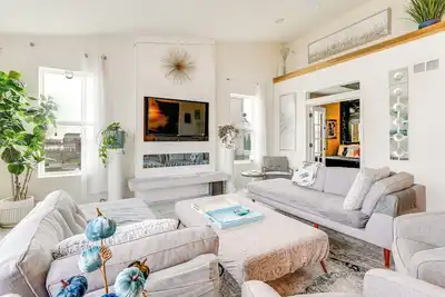 Image de Spacious Waterfront Yorkville Getaway w\/ Yard