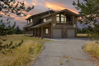Image de Luxury listing! Spacious! Close to Yellowstone! New Ac