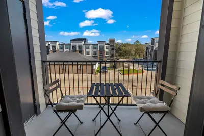Image de 2br 2ba located mins away fro Iah Airport
