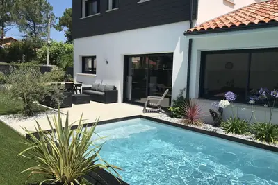 Villa neuve avec piscine, à 600m à pieds  de l’océan