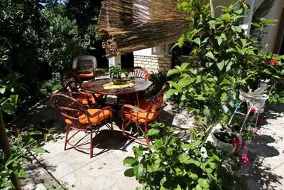 Apartments Majica - Secret Garden - Spacious Two Bedroom Apartment with Terrace (A4+1)