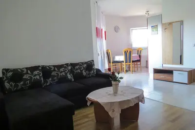Image de Klara's one bedroom apartment with balcony- red