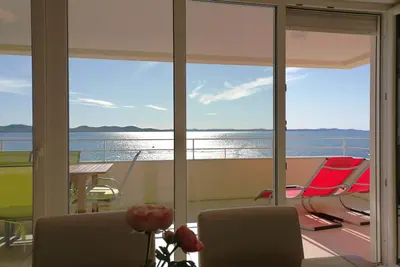 Image de Apartments Ema - Deluxe Two-Bedroom Apartment with Balcony and Sea View (A4)