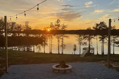 Image de Lake front home with spectacular sunsets! 6 miles from Toledo Tackle!