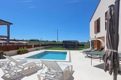 Image de Brand New Modern apartment for 4+4 guests with shared pool