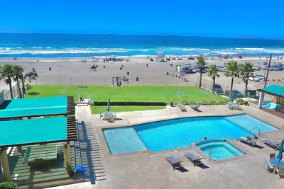 Image de Oceanfront luxury condo right in the heart of Rosarito