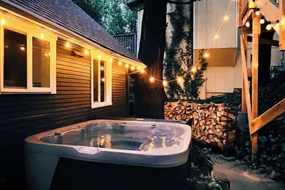 Image de Little Wolf Lodge // Cozy Modern Cabin at Lake Gregory