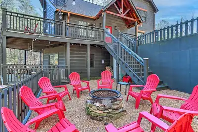 Image de Spacious Ellijay Resort Home w/ Hot Tub!