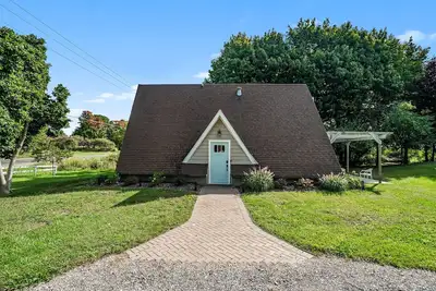 Image de Cozy A-Frame: Hot Tub! Minutes to town & wineries