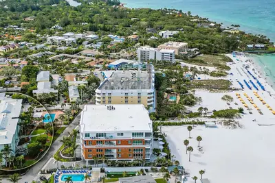 Image de Welcome to your happy place—aka where real life takes a vacation.
