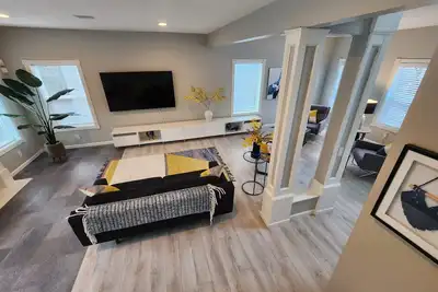 Image de Clean, open, bright and comfy house, in ideal setting with Ev Charging on site