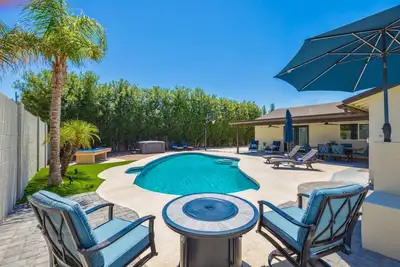Image de Walk to Dining + Shops | Pool, Hot Tub, Putting Green + Fire Pit