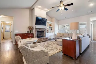 Image de Near Hiking & Biking: Convenient Home in Rogers!