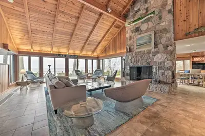 Image de Spacious Lake Leelanau Home on Lake Michigan!