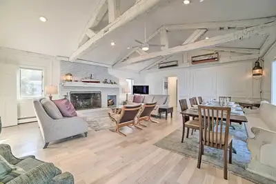 Image de Idyllic Suttons Bay Home w/ 500' of Waterfront