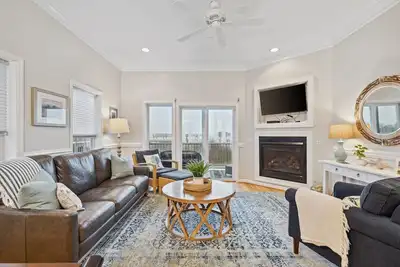 Image de 110 Waters Edge! Luxury River Views with Community Pool, Screen Porch
