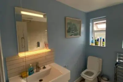 Image de Immaculate 2-Bed Apartment in Isleworth by river