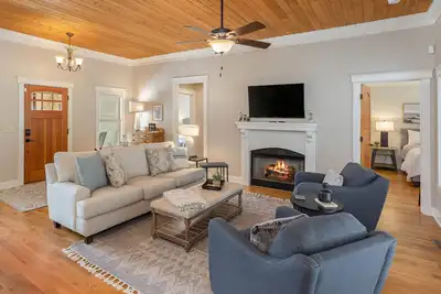 Image de One Story Luxury near Hendersonville & the Biltmore!