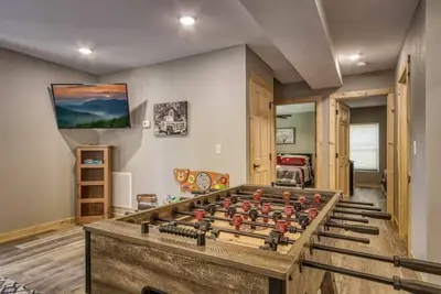 Image de Brand New - King Bed Game Room & Hot Tub