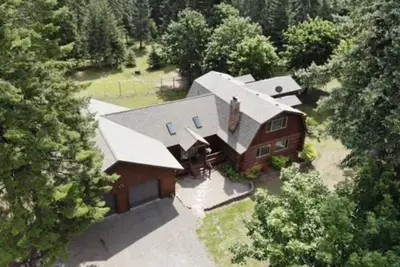 Image de Country lodge 15 min. from all your needs!
