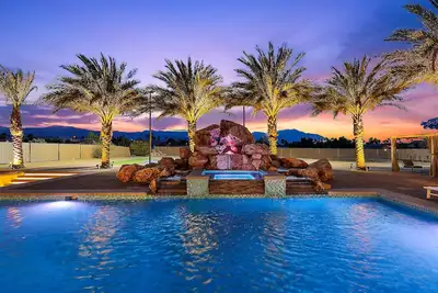 Image de Chateau Giraffe, a unique luxurious estate near Palm Desert & La Quinta