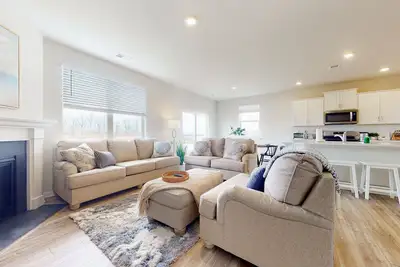 Image de Millville By The Sea home with water views, pool, athletic court, gym - dogs ok
