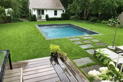 Charming and Bright Cottage with Salt Water Pool