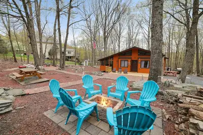Image de Premier Cozy Cabin: Outdoor Pools, Lakes & More!