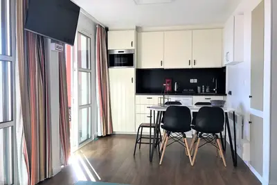 Image de Appartement 3 pièces avec grande terrasse, climatisation, piscine et parking