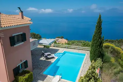 Image de Charming villa, private pool, stunning seaviews/sunsets, walk to village-Melina