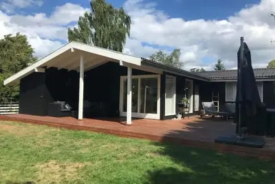 Image de A pearl of a summer house close to both beach and city