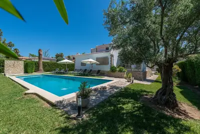 Image de Can Llorens - Nice villa with private pool, in a residential area and close to the beach.