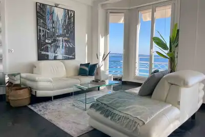 Image de Beachfront 2 bedroom flat with Sea view on Croisette