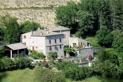 Image de Gîte de charme avec piscine dans une maison de caractère