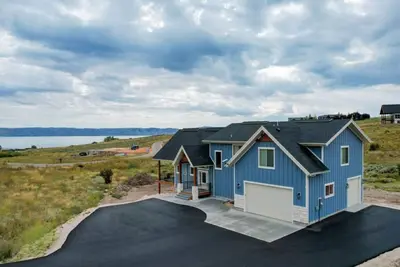 Image de Unobstructed Lake Views! Bunk Room w/ Video Games! Ping Pong & Foosball! Extra Fridge & Freezer Space!