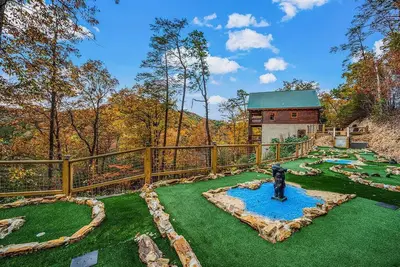Image de Sharp Dressed Bear is an Amenity Packed 4 Bedroom Cabin with Beautiful Views of The Smoky Mountains!