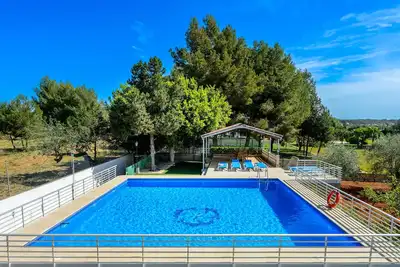 Villa \"S'hort des Baladres Ibiza\" avec vue sur mer, piscine et Wi-Fi.