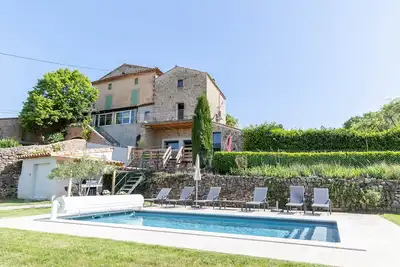 Image de Maison de vacances 'Maison De Village' avec piscine privée, Wi-Fi et climatisation