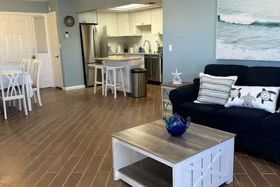 Image de Immaculate First Floor Beach Side Escape