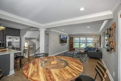 Image de Luxurious 4-Bedroom House, 10-minute walk to Notre Dame