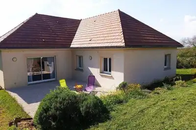 Image de Maison de vacances La Chapelle sous Brancion pour 1 - 4 personnes avec 2 chambres à coucher - Maison
